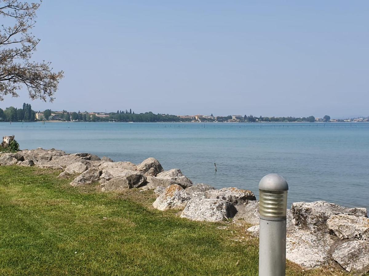 Casa Lugana 15 - Monolocale Con Piscina Fronte Lago Sirmione Exterior photo